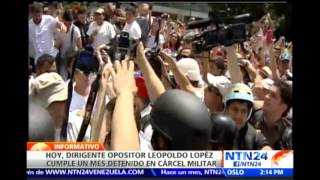 Leopoldo López cumple un mes de detención tras ser acusado de actos violentos del '12F' en Venezuela