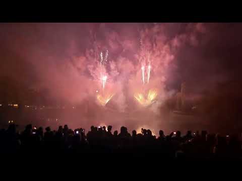 05-05 Vuurwerkshow In Hilversum - YouTube