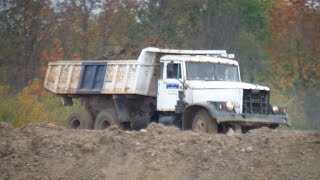 KrAZ-256B Muldenkipper KrAZ-256B Old Soviet Dump Truck