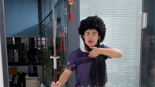 常阿姨化身关公大战外星人#school #idiots #funny