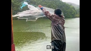 小伙子在山裡養魚，今天開始抓魚賣，鯽魚一斤10元，看看能賣多少錢 #養魚人 #戶外捕魚 #新農人計劃 #我的鄉村生活