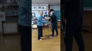 上膊捕の特殊な捕り方（JOHAKU DORI Special way of catching）少林寺拳法 Shorinjikempo