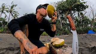 7 DAYS SOLO SURVIVAL WITH NO WATER. Can you survive on only drinking coconuts for 7 days?
