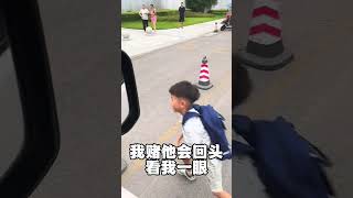 我赌他会回头看我一眼每个男人都有一个机车梦 我赌他会回头看我一眼儿童摩托车超越磨包