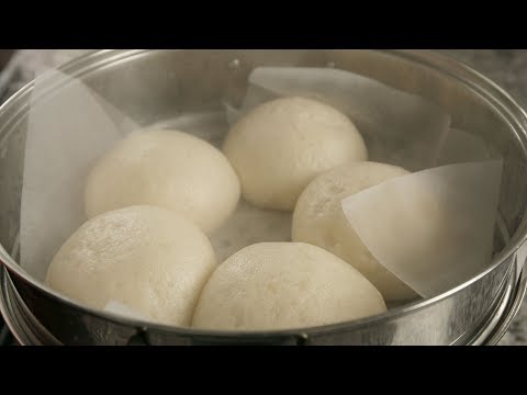 Fluffy steamed buns filled with sweet red beans (Jjinppang: 찐빵) Fluffy steamed buns filled with sweet red beans (Jjinppang: 찐빵)