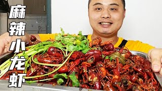 Xiong Erhua bought 5 catties to make spicy crayfish, and he enjoyed eating one bite at a time!