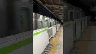 【山手線が東京駅を通過‼︎】東京駅を通過するJR山手線E235系　#Shorts