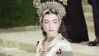 Lorde arrives at the 2021 Met Gala Celebrating In America: A Lexicon Of Fashion