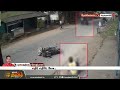 எதிர் எதிரே வந்த பைக்குகள் மோதி விபத்து.. பதைபதைக்க வைக்கும் cctv காட்சிகள் accident cctv