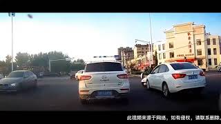 道路千万条，安全第一条，行车不规范，亲人两行泪。