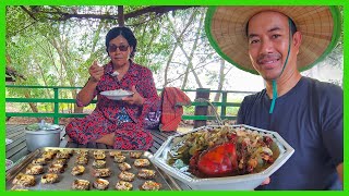 Catching Field Crab After Rained! ម្ជូល្ហុងក្តាមស្រែបង់ម្អម! Beautiful My Father Rice Field.