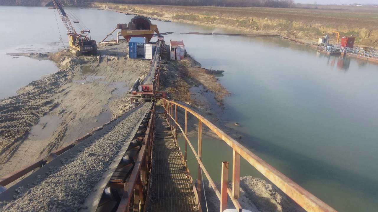 Doepke 250 Suction Dredge Working In Gravel Pit - YouTube