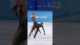 The British duo🇬🇧that set the ice on fire at #Beijing2022🔥⛸️Lilah Fear and Lewis Gibson #GPFigure