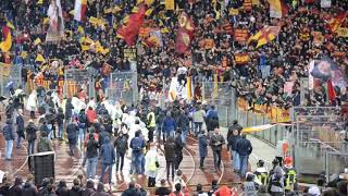 Daniele De Rossi saluta la Curva Sud al termine di Roma - Parma