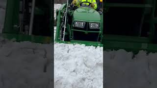 Pushing Snow Piles With A Compact Tractor #compacttractor #snowplowing #johndeere3038e #johndeere