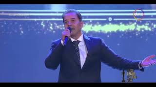 النجم مدحت صالح يتألق في أداء أغنية افتتاح "مهرجان القاهرة للدراما"