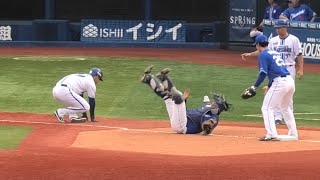 -2023.10.01-【NPB】７回裏 木下拓哉 飛び出したソトの挟殺プレイで豪快に転倒 中日ドラゴンズ（vs横浜DeNA）