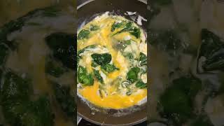 Scrambled eggs with spinach 🍃