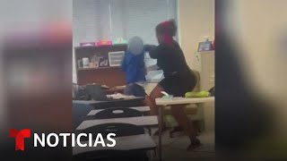 En video: Maestra y estudiante se van a los golpes | Noticias Telemundo