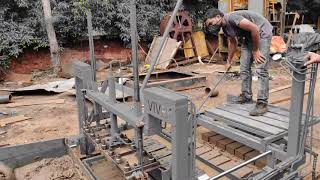 Clay Bricks Making Machine || ઇંટો બનાવવાનું મશીન || मिट्टी की ईंटें बनाने की मशीन || Hd video