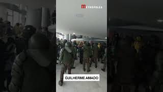 Vídeos mostram que militares do GSI não expulsaram terroristas do Planalto