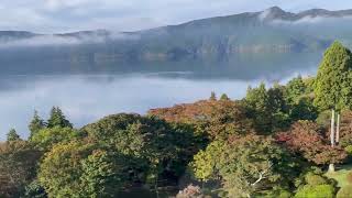 山のホテルの展望室から見た芦ノ湖・庭園・富士山