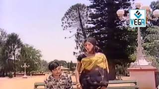 Trimurti Kannada movie (1975)