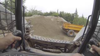 Bobcat T190 Skidsteer Loading Tractor Trailers