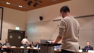 Dennis Messemaker  spreekt in bij Raadsvergadering in Alblasserdam