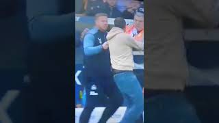 Leeds fan runs on the pitch to confront Eddie Howe 😳👿😡🤬 Leeds Vs Newcastle