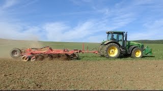 John Deere 8295 R and Fendt 930 - podmítka 2015