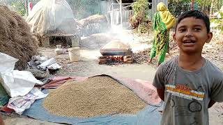 গ্রামে কৃষকের ঘরে নতুন ধানের আগমন, ধান ভাপানোর কাজ চলছে