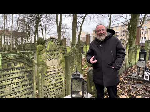 Who owns Altona cemetery?