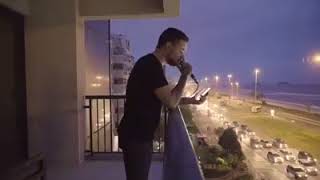 Liam Payne sings \