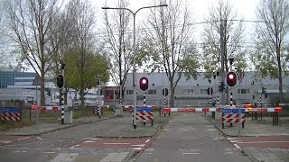 Spoorwegovergang Amstelveen // Dutch railroad crossing