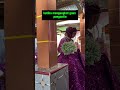 suami nya gak tahan ketawa ketika mengangkat gaun pengantin wanita