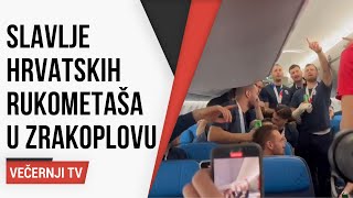 Hrvatski rukometaši slave srebrnu medalju uz Thompsonovu pjesmu koja im je postala himna