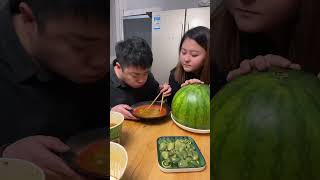 贪吃的老公！#搞笑吃播  #food #美食  #mukbang #eatingshow #eating #funny