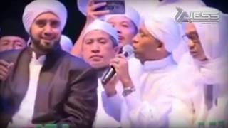 Download Lagu Sholli wasallim live perform Habib syekh guru mahm... MP3 Gratis