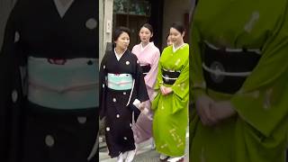 Greetings! Geisha and maikoare all so beautiful!Hanamikoji in Gion, Kyoto, Japan.