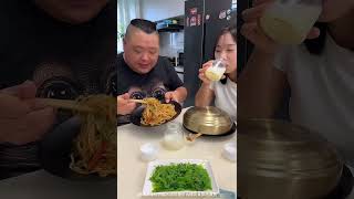 自私老公想騙我吃骨頭，他還是太愚蠢了，我偷偷換了大雞腿 #food