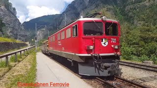 Züge der RhB Rhätischen Bahn und Güterzug fahren auf der Albulabahn durch Graubünden, treni, trains