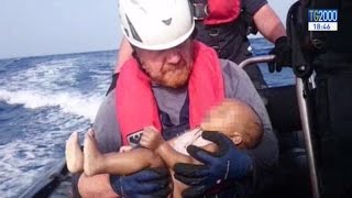 Migranti, dopo Aylan, un'altra piccola vittima scuote le coscienze del mondo