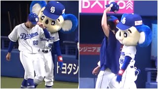 ドアラにナデナデされて嬉しそうなヒーローの清水\u0026岡林！ (2022/07/13)