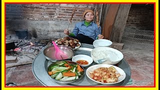 A sumptuous meal for the poor consisting of grilled skewers and boiled vegetables - Meal of the poor