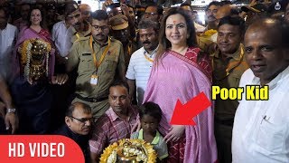 Beggars Child Asks Nita Ambani to Let him Hold IPL 2019 Trophy | Wht Happen Next