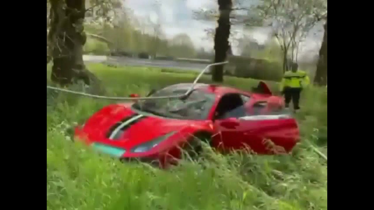 Ferrari 488 Pista (300 000 €) Crash - YouTube