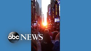 Crowds gather in New York City to catch Manhattanhenge