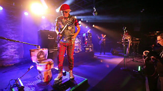 Captain Sensible Takes His (Toilet) Throne - The Stone Pony - Asbury Park - May 6, 2017