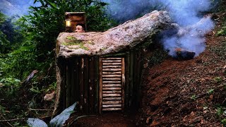 Build a shelter under a barrel-shaped humpback tree; Camping alone bushcraft cabin